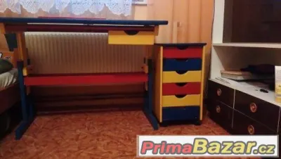 Psací stůl