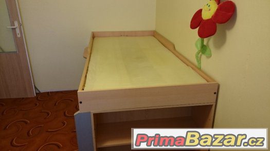 Dětská postel se stolem a matrací – fotografie 2