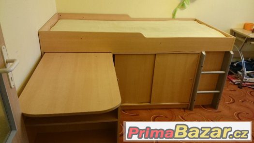 Dětská postel se stolem a matrací – fotografie 4