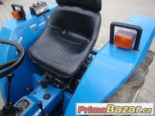Japonský traktor ISEKI TU1900, 4x4, 19 Hp + tříbodový závěs – fotografie 3