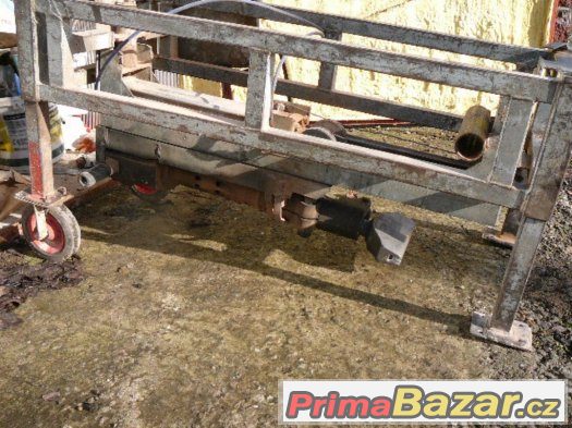 Stroj k zarážení nerezových desek do zdiva – fotografie 2