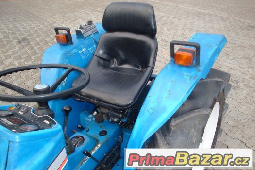 Japonský traktor ISEKI TU2100, 4x4, 21 Hp, tříválec – fotografie 4