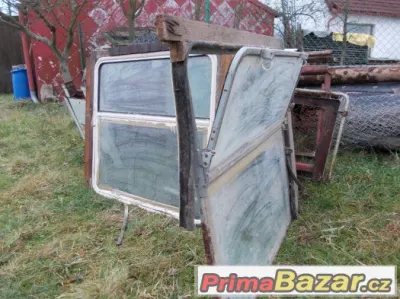 Okna vagonová, vyklápěcí horní díl.