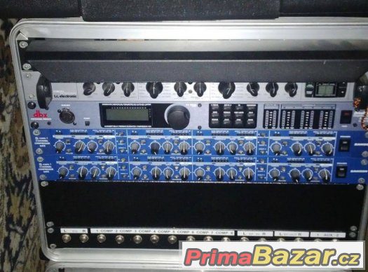 Rack 8U osazený – fotografie 1