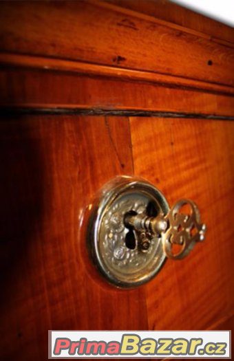 Ořechová komoda - břichatka - Biedermeier – fotografie 4