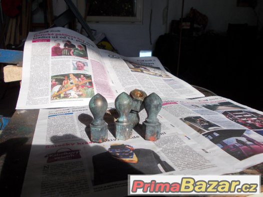 Mosazné koncovky starého hromosvodu – fotografie 2