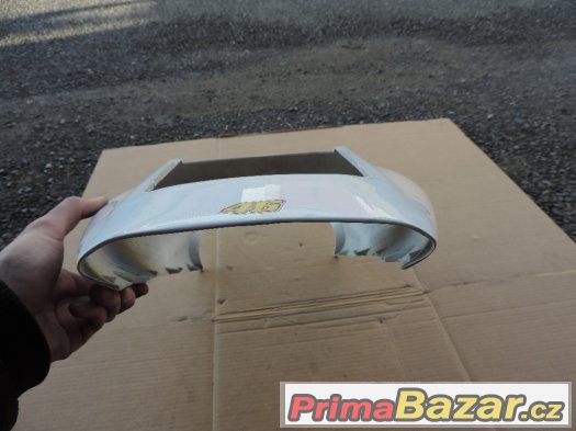 Podsedlový plast a zadní světlo Yamaha R1 02 – fotografie 4