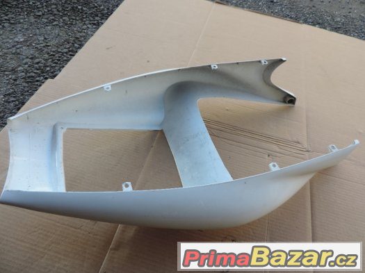 Podsedlový plast a zadní světlo Yamaha R1 02 – fotografie 5
