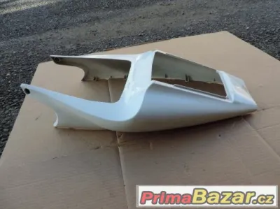 Podsedlový plast a zadní světlo Yamaha R1 02