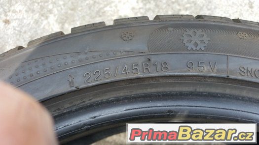 Prodám zimní pneumatiky Kumho Izent KW 27: 245/45/ R18 100 V – fotografie 4