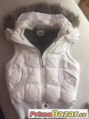 Luxusní vestička originál Tommy Hilfiger vel. S PC4.490,-Kč