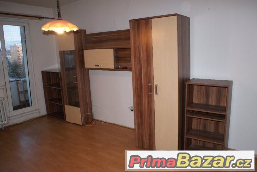 Zánovní obývací stěna – fotografie 1