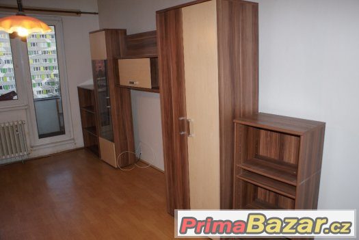Zánovní obývací stěna – fotografie 2