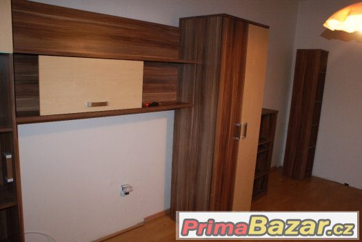 Zánovní obývací stěna – fotografie 4