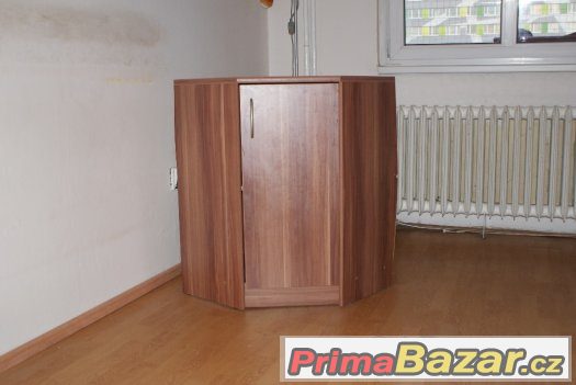 Zánovní obývací stěna – fotografie 5