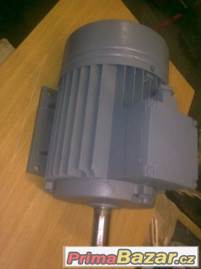 patkový elektromotor MEZ Mohelnice 380v,1,5kw, – fotografie 1