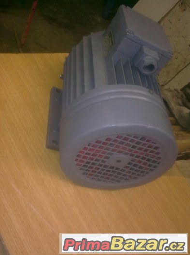 patkový elektromotor MEZ Mohelnice 380v,1,5kw, – fotografie 3