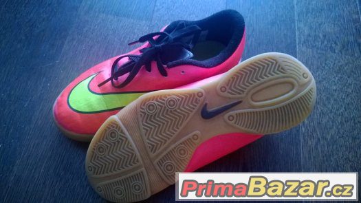 SÁLOVÉ BOTY ,,NIKE,, – fotografie 3