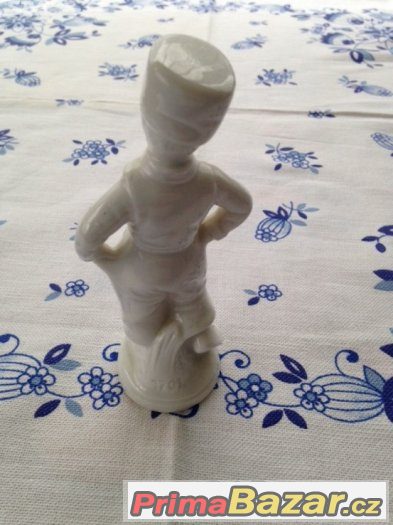 cca 15 cm vys.starý porcelánový kluk v kroji - signace čísla – fotografie 2