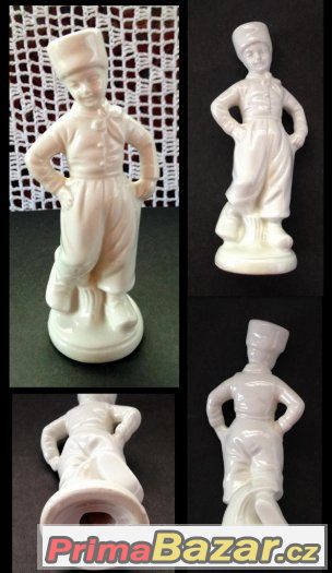 cca 15 cm vys.starý porcelánový kluk v kroji - signace čísla – fotografie 3