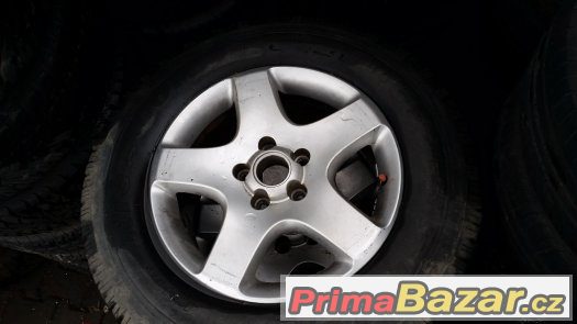VW Touareg Original alu kola se zimnimi pneu 95% – fotografie 1