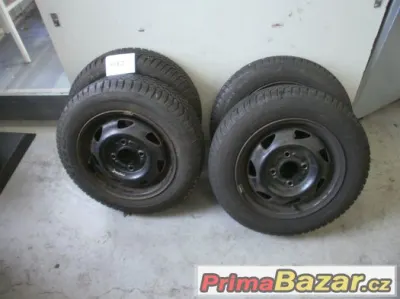 Prodám komplet zimní sadu Ford pneu 155/70-13 Debica