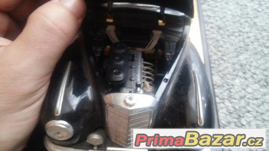 Mercedes 300s 1:18 – fotografie 5