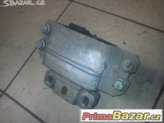 VW Golf V 5 tdi řízení filtrbox převodovka podběh maska saní – fotografie 3