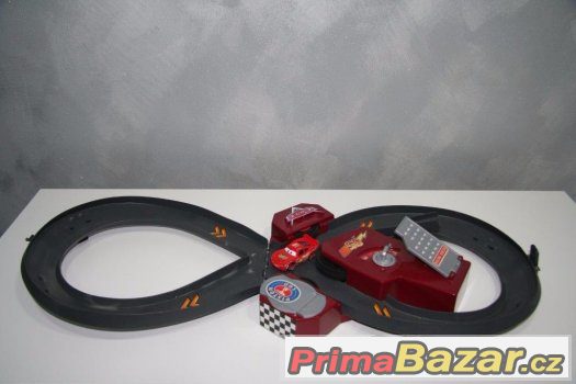 Elektrická autodráha zn.The Cars vč.autíčka Lighting McQueen – fotografie 1