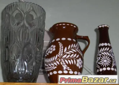 Různé vázy.