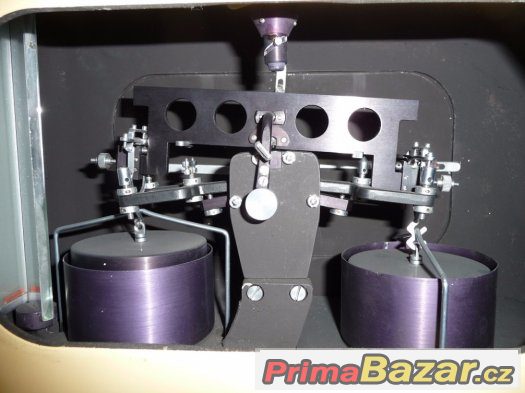 poloautomatické laboratorní váhy – fotografie 1