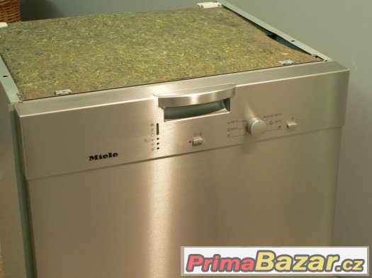 Miele myčka G1022U celonerezová – fotografie 2