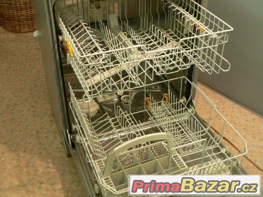 Miele myčka G1022U celonerezová – fotografie 3