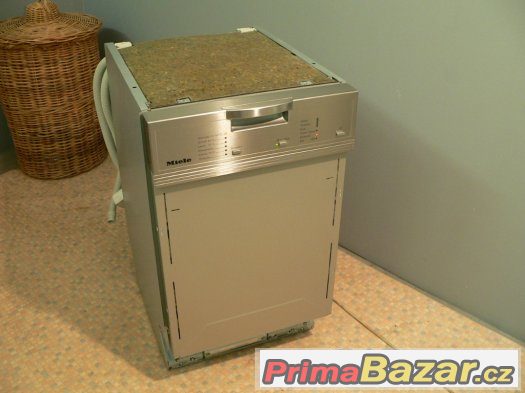 Nerezová vestavná myčka Miele 45 cm G110SCi – fotografie 1