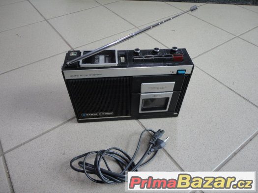 Radiomagnetofon Sanyo M 2400FE – fotografie 3