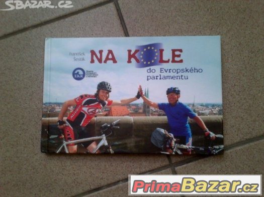 na kole do parlamentu – fotografie 1