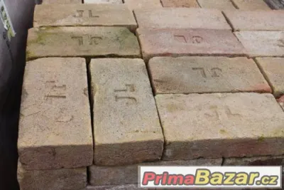 Historické razítkované pálené cihly