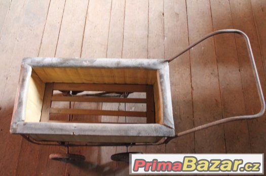 Starožitný kočárek pro panenky – fotografie 4