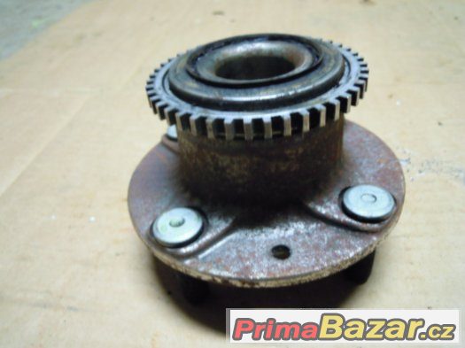 Mazda 323 BJ, r.v. 98 - 03 - náboj zadního kola – fotografie 1