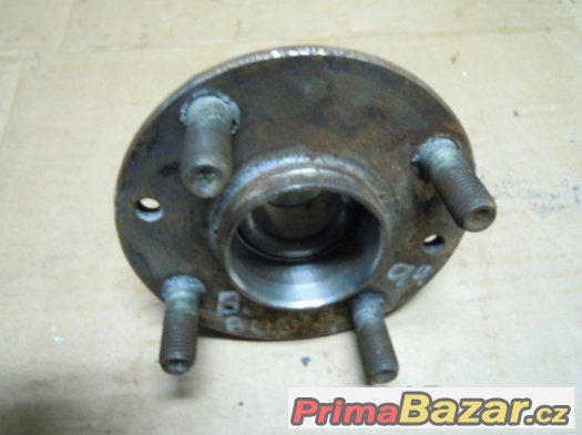 Mazda 323 BJ, r.v. 98 - 03 - náboj zadního kola – fotografie 3