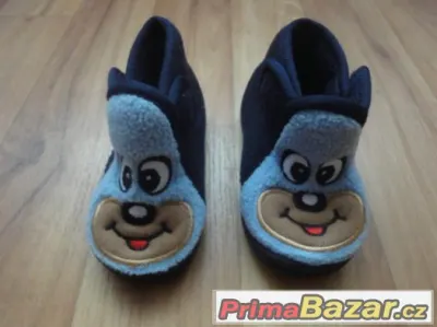 Dětské bačkůrky s pevnou podrážkou. Délka stélky cca 12cm. D