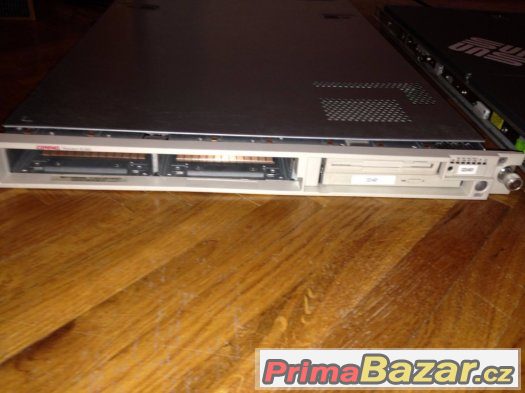 Server HP DL-360 (G2) – fotografie 1