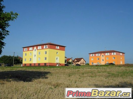 Vybavený 1+kk,bez kauce a poplatků,INT,TV,úklid,opravy,park. – fotografie 1