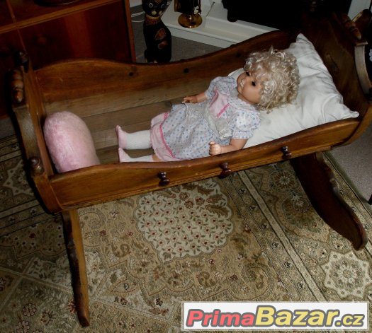 Kolebka starožitná s panenkou. – fotografie 3