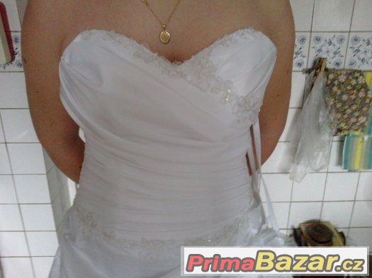 Korzetové svatební šaty – fotografie 2