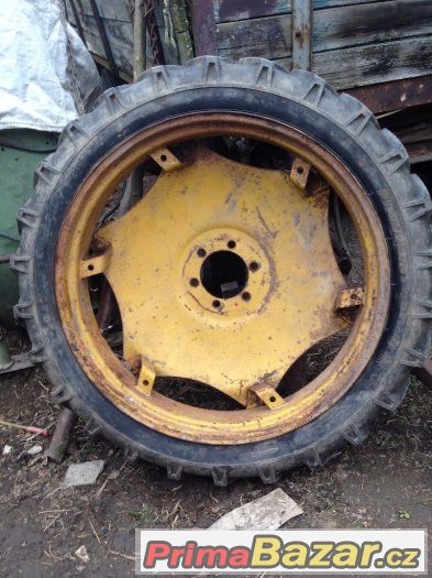 Prodám zadní kolo na traktor RS 09 – fotografie 1