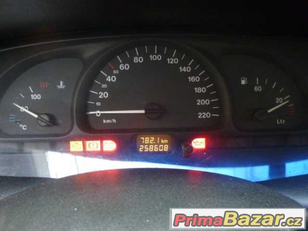 Zachovalý Opel Vectra combi EB 11 – fotografie 4