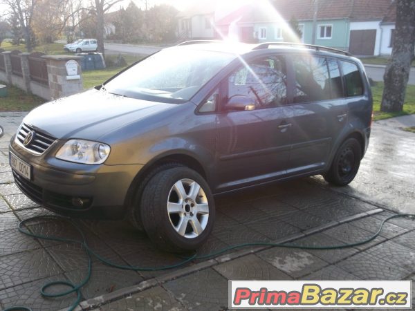 VW Touran 2,0 103kW NAVI, Klima – fotografie 2