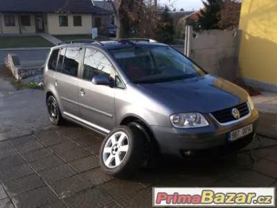 VW Touran 2,0 103kW NAVI, Klima