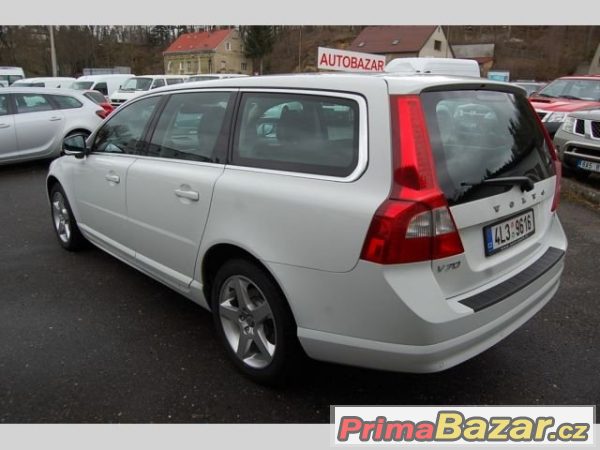 Volvo V70, 2.4  D5 Momentum, kombi, nafta – fotografie 3